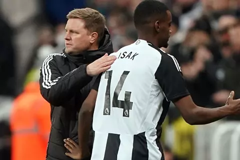 إيدي هاو: نيوكاسل يحاول التعافي بعد رحيل إيزاك